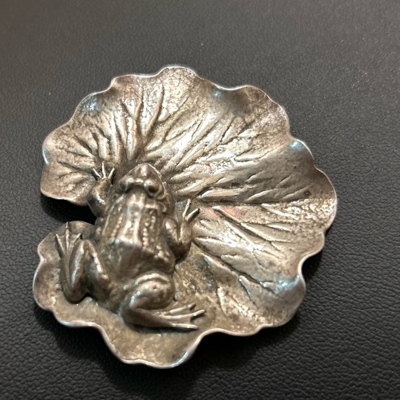 Vintage 40’s Joseff of Hollywood Frog on lilly Pad Silver Tone rare brooch pin